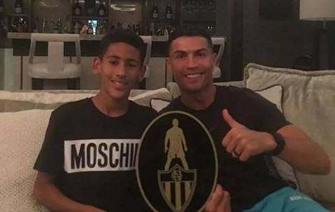 曼联14岁小梅西再次破门！C罗都认可的天才，父亲为让他成功不惜改姓