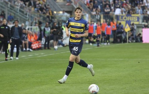 一日意甲动向：22岁年轻中场非米兰不去，国米尽全力追后防新星