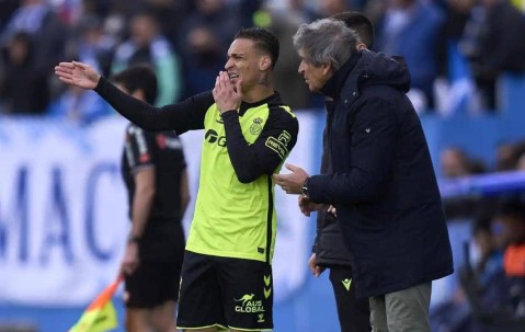 安东尼助贝蒂斯三球大逆转，暗示无意重返曼联！曝拜仁或加入争夺