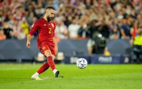 亨乔兹认为，在金球奖的争夺方面，贝林厄姆遥遥领先于卡瓦哈尔