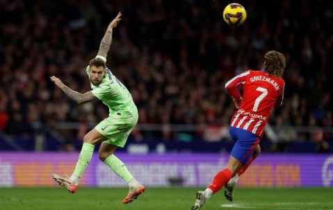 西甲联赛：巴塞罗那4-2逆转马德里竞技，重回争冠行列