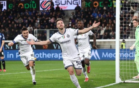 国际米兰8连胜领跑意甲，刷新多项纪录